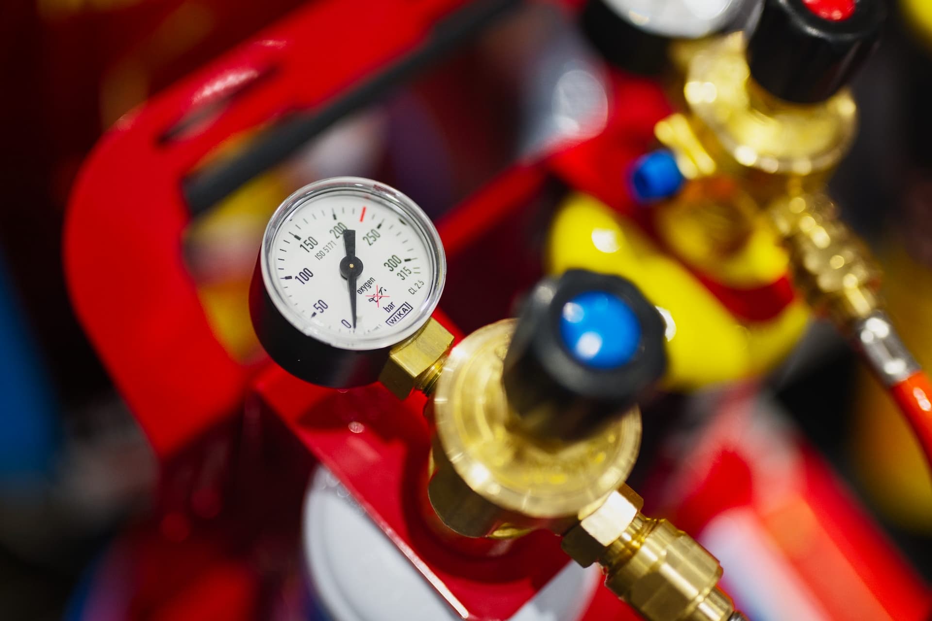 closeup photo of air pressure gauge