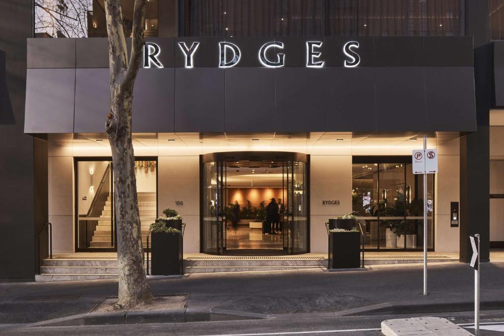 photo of Rydges Melbourne exterior
